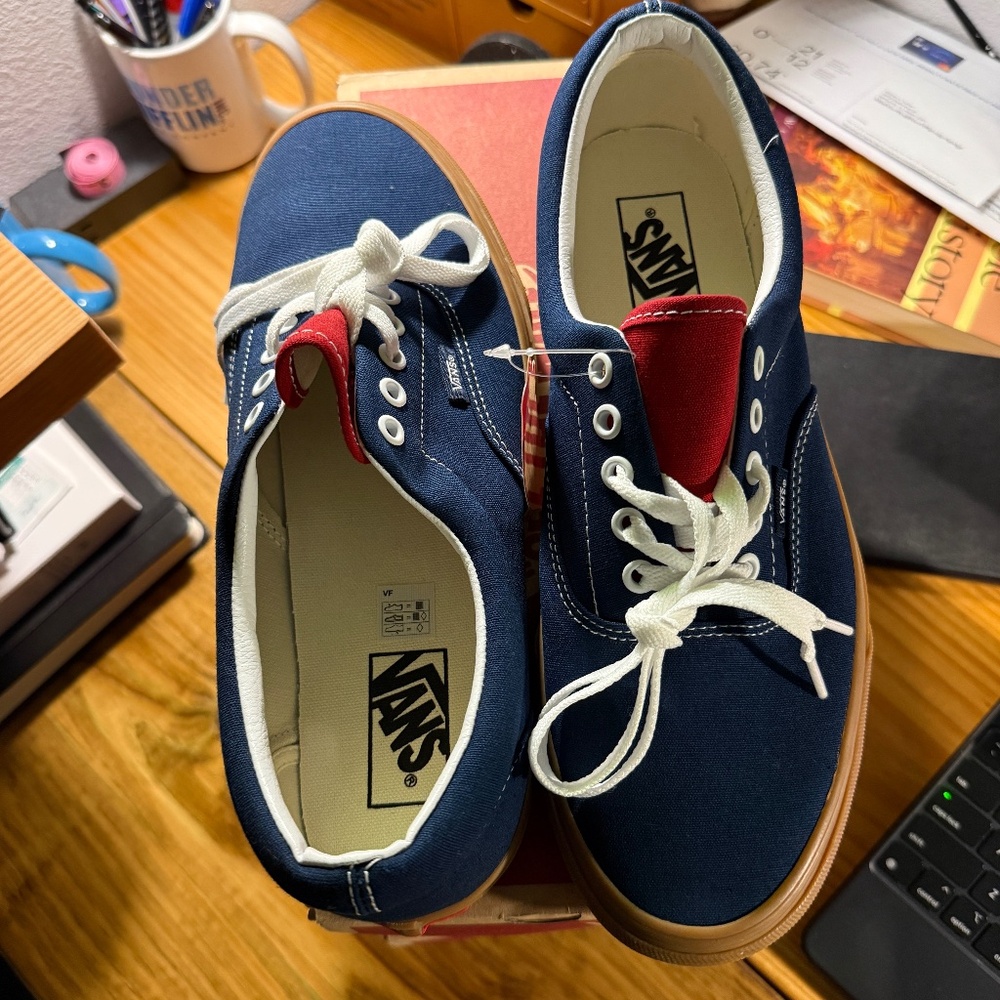 MUST GO! - BRAND NEW - MENS 10.5 - VANS ERA SKATEBOARDING GUM DRESS BLUE/CHILI P
